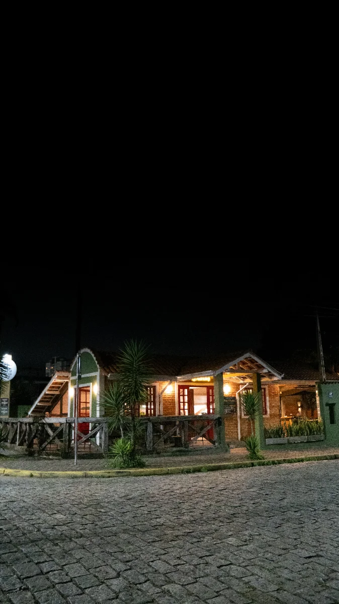 Fachada da Feitoria Mogi na Rua Fernão Guedes de Souza
